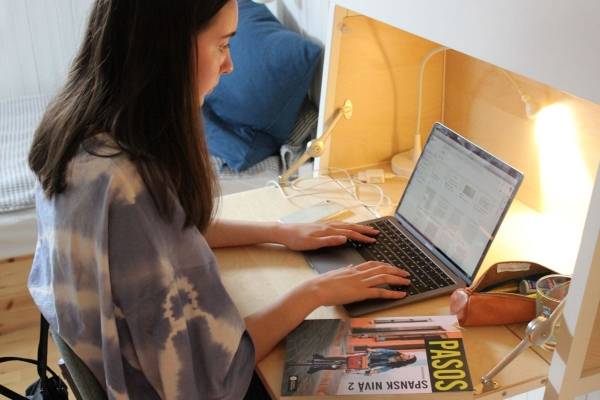 Oppgaveløsning i spansk med hjemmepc.